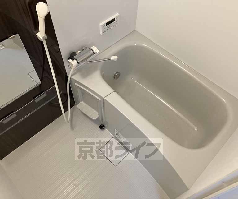 バス・シャワールーム　おしゃれなお風呂です・