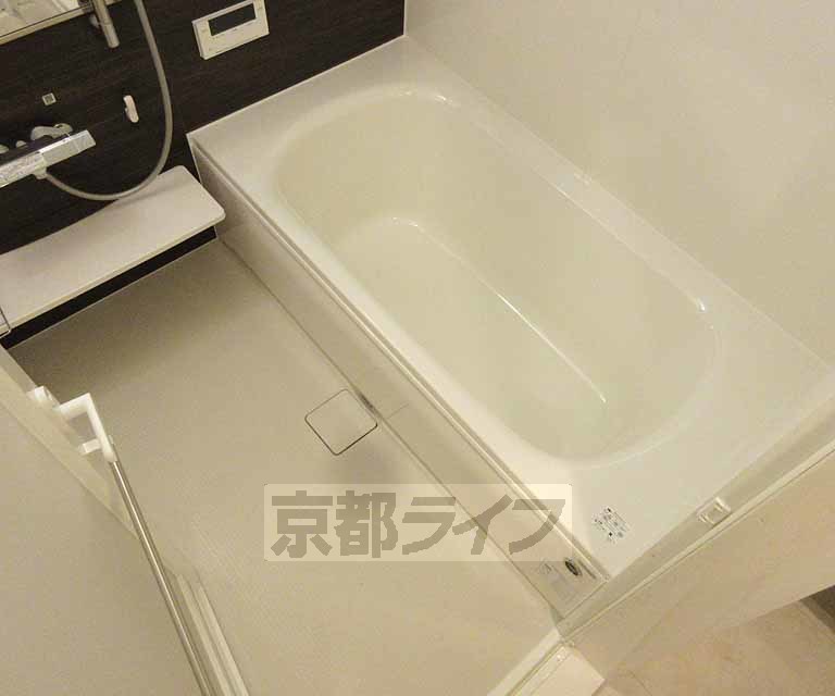 バス・シャワールーム　清潔感のある広々としたバスルームです！