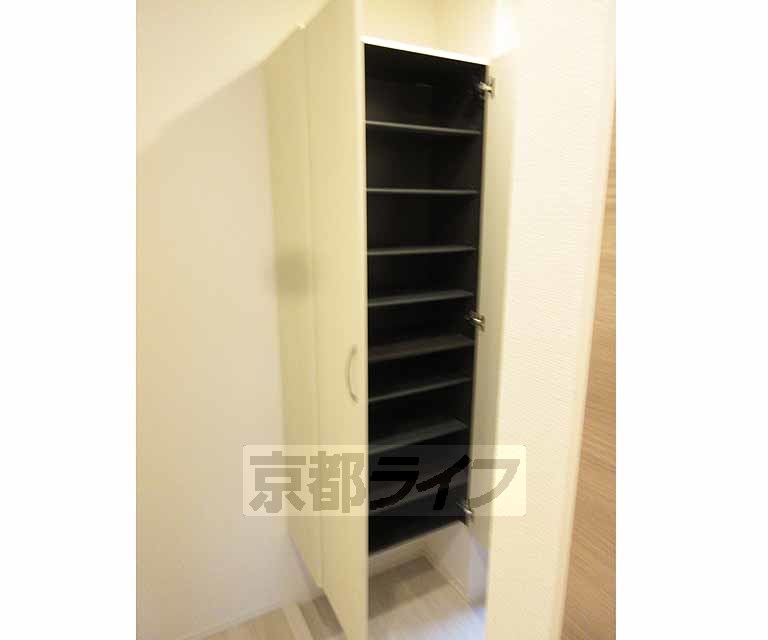 玄関　玄関横のシューズボックスです！
