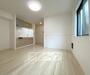 居室・リビング　角部屋のお部屋です。周辺徒歩５分ケ圏内にスーパー・コン...