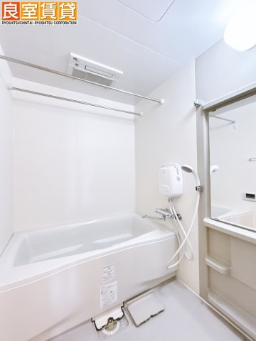 バス・シャワールーム　浴室乾燥機・追い焚き機能付き