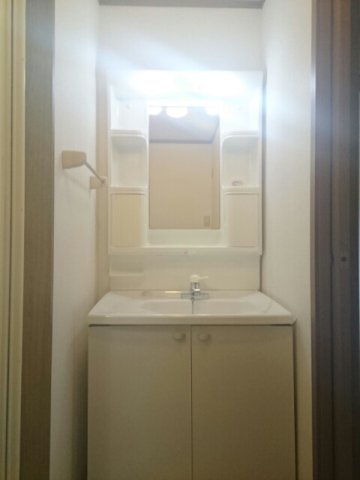 洗面設備　スペースが確保できる洗面所です