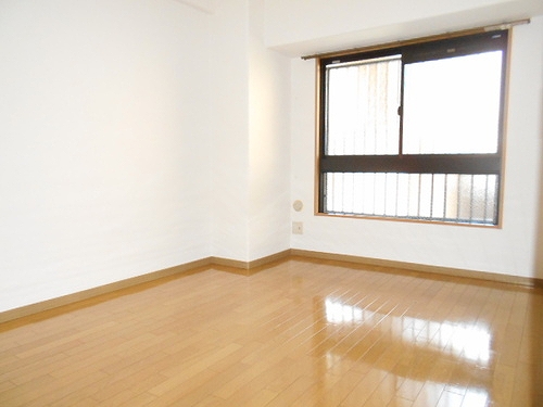 その他　洋室（約6.4畳）　※2022年5月撮影