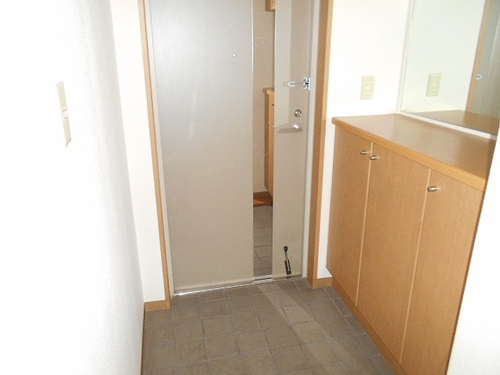 玄関　玄関・玄関収納　※2022年5月撮影