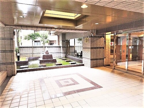 エントランス　エントランスホール（２階）　※2022年6月撮影