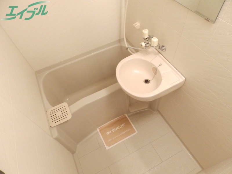 バス・シャワールーム　同型参考写真です。