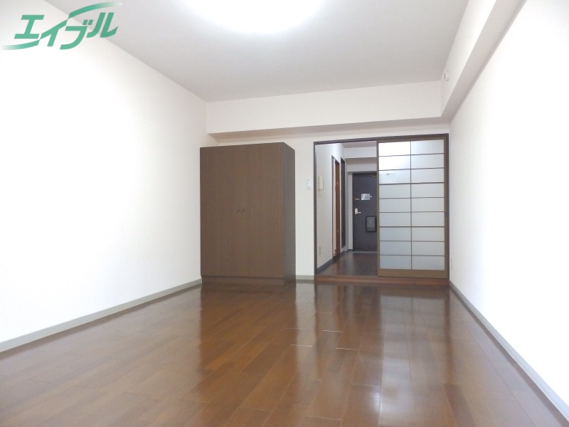 居室・リビング　同型参考写真です。