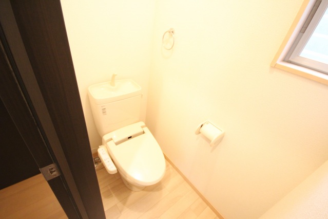 トイレ　☆トイレは温水洗浄便座付き☆