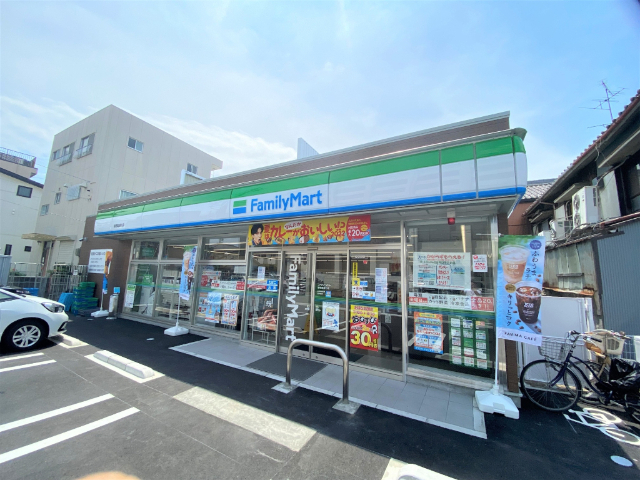 コンビニ　ファミリーマート瑞穂亀城町店（コンビニ）まで180m