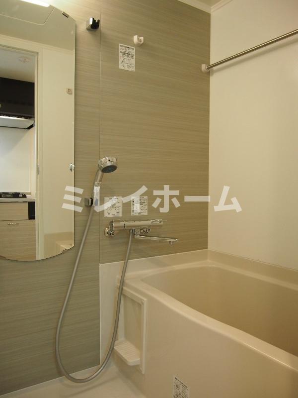 バス・シャワールーム　同建物内、別のお部屋の参考写真になります。