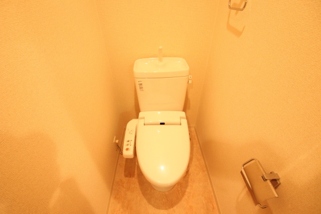 トイレ　※別室の参考写真の為、現況優先です。