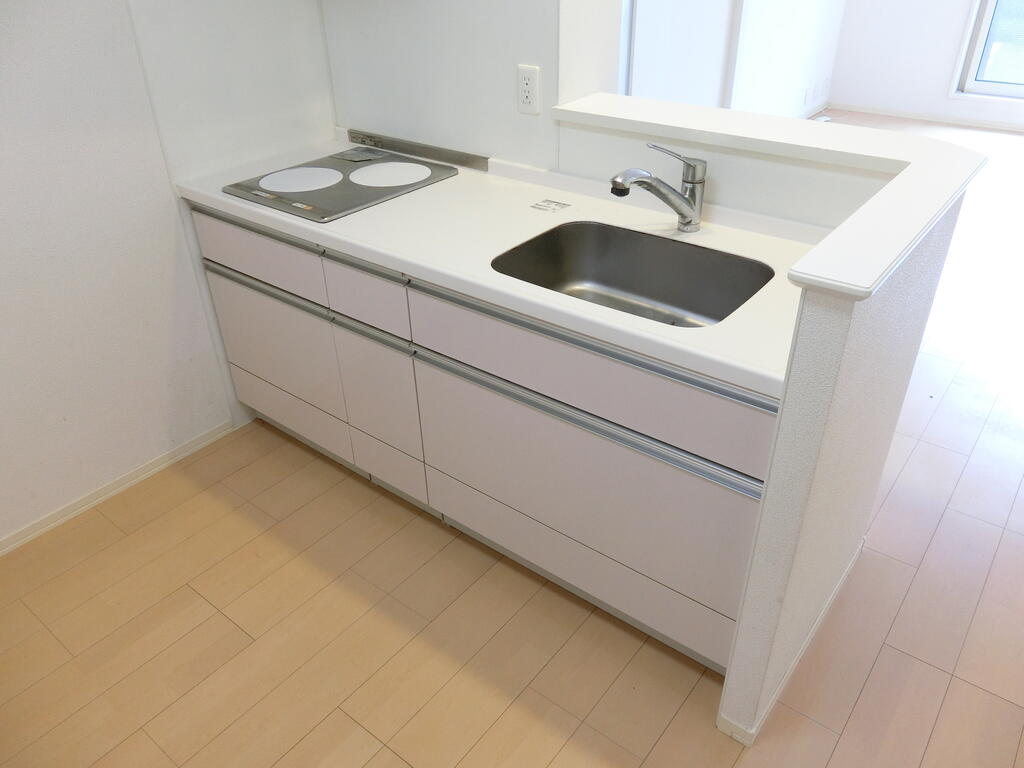 キッチン　清掃前の写真を使用しております。