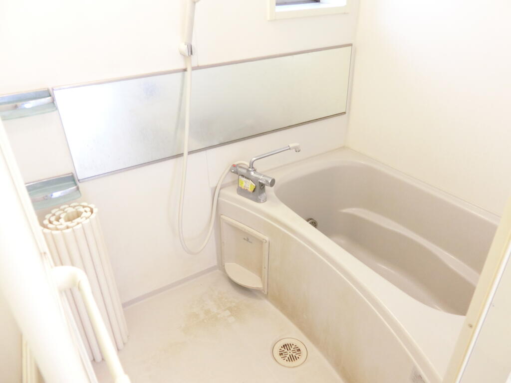 バス・シャワールーム　清掃前の写真を使用しております。