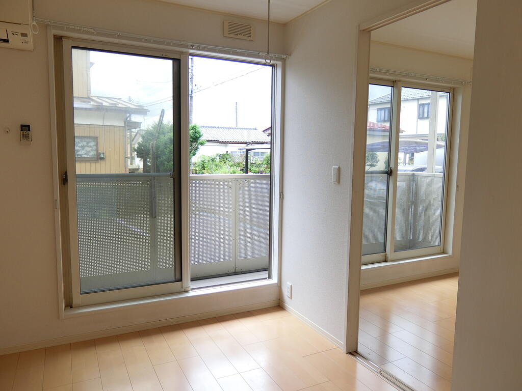 バルコニー　清掃前の写真を使用しております。