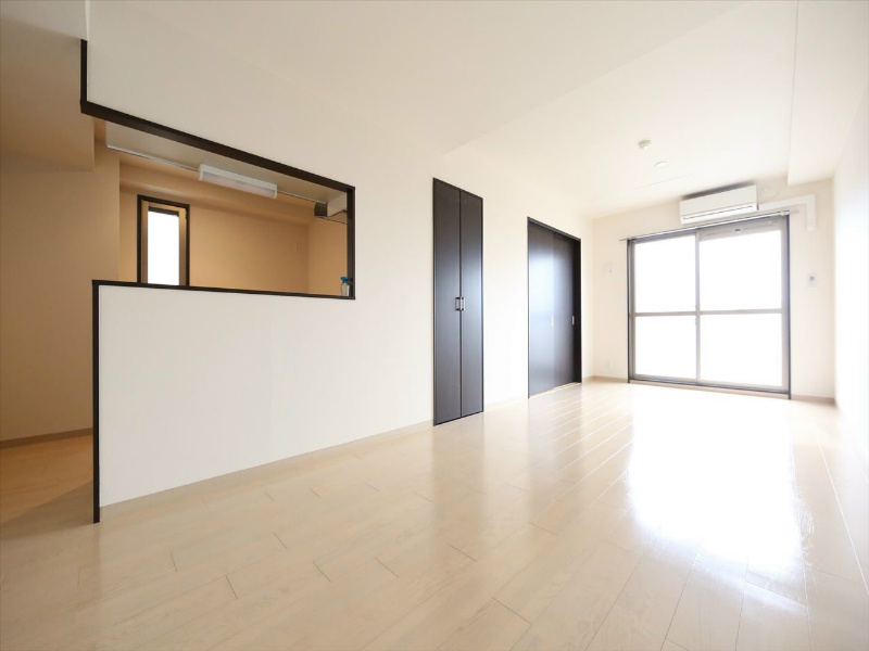 居室・リビング　LDK16帖　洋室5.7帖と繋げても仕切っても使えます