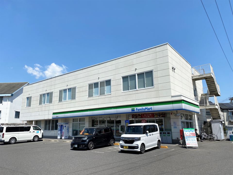 コンビニ　ファミリーマート　真砂本町店（コンビニ）まで240m