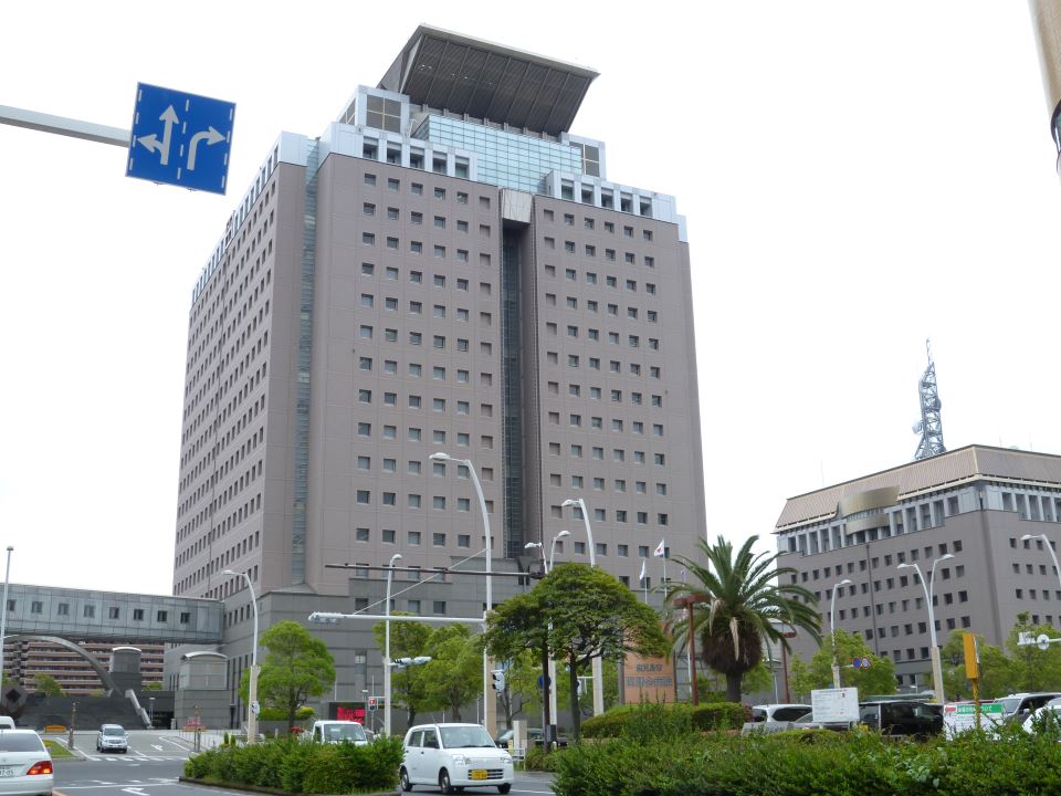 役所　鹿児島県庁（役所）まで950m