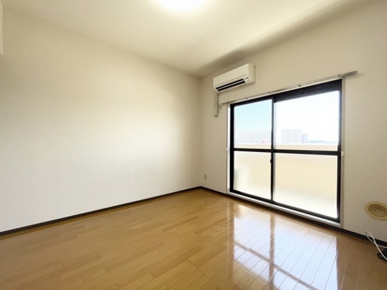 居室・リビング　※別部屋の写真です