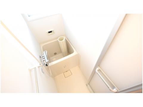 バス・シャワールーム　浴室に窓があり換気も楽々♪追い焚き機能付きで便利です♪