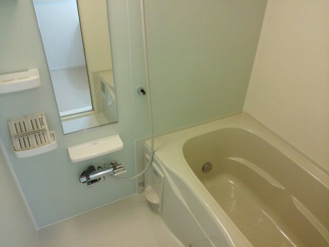 バス・シャワールーム　コンパクトで使いやすいお風呂です