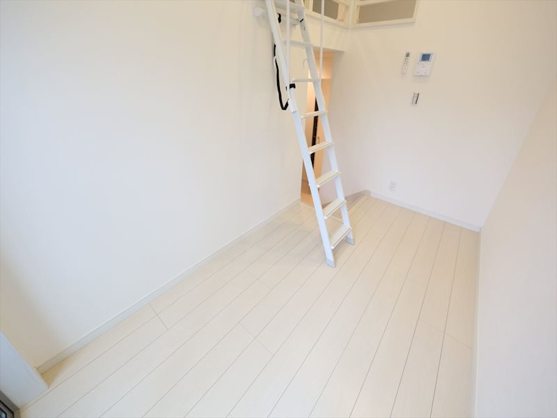 居室・リビング　洋室4帖　ロフト5帖（収納としても寝室としても使えます）