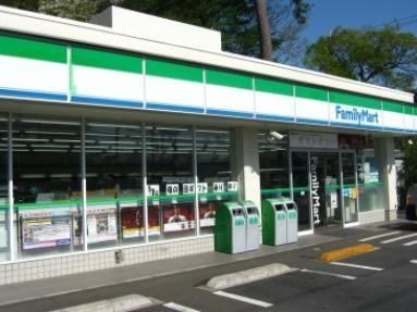 コンビニ　（参考）ファミリーマート（コンビニ）まで185m