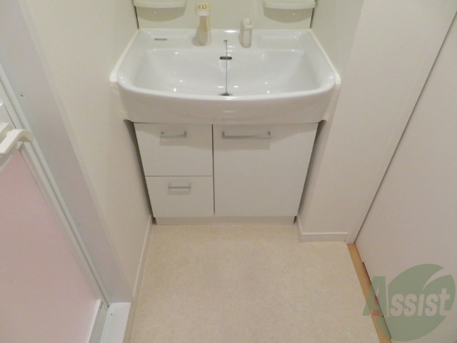 洗面設備　忙しい朝の味方、独立洗面台があるのは嬉しいですね。