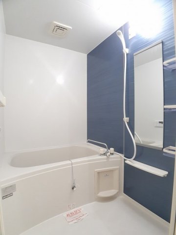 バス・シャワールーム　落ち着いた空間のお風呂です