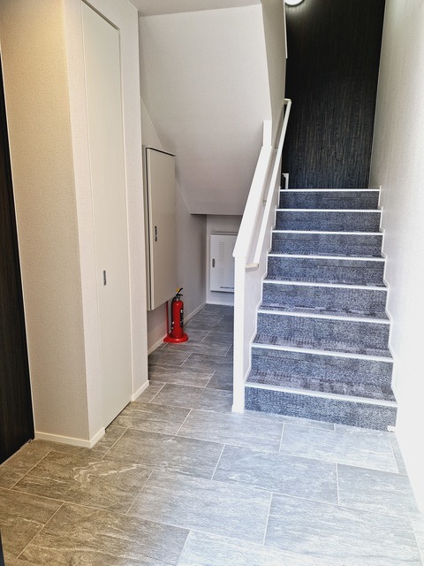 ロビー　★ゆとりのある屋内階段★