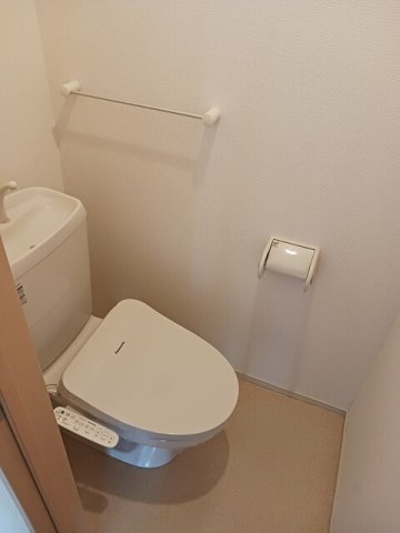 トイレ　清潔感のあるトイレです