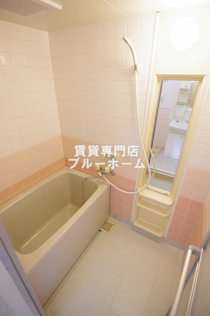 バス・シャワールーム　ピカピカのお風呂！