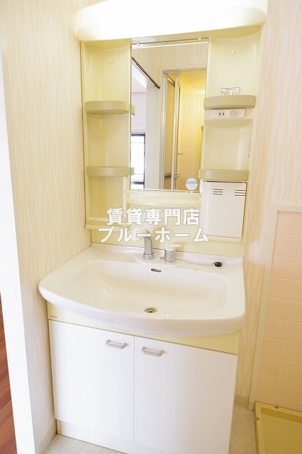 洗面設備　洗面所も収納豊富！