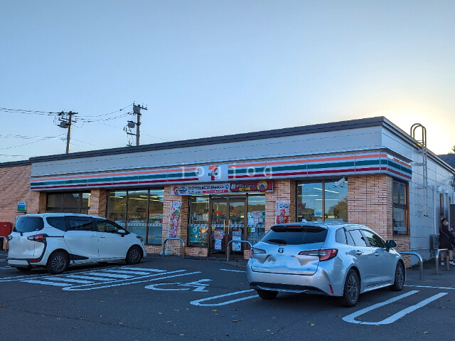 コンビニ　セブンイレブン幕別札内文京町店（コンビニ）まで850m