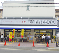 スーパー　フレスコ 八条店（スーパー）まで377m