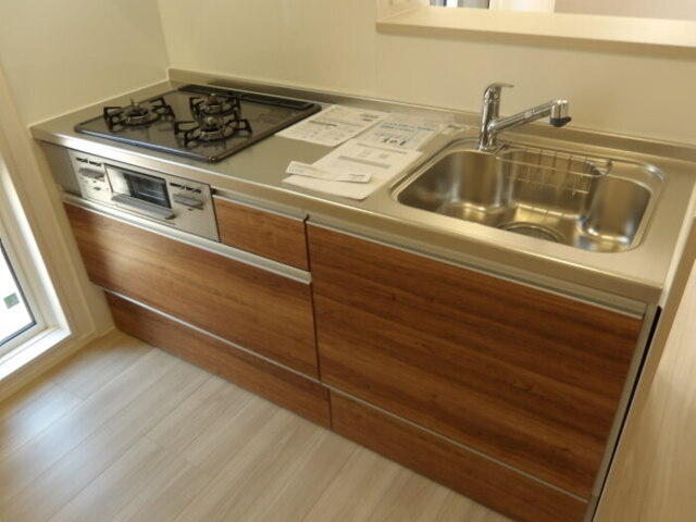 キッチン　対面式３口ガスコンロ付システムキッチン