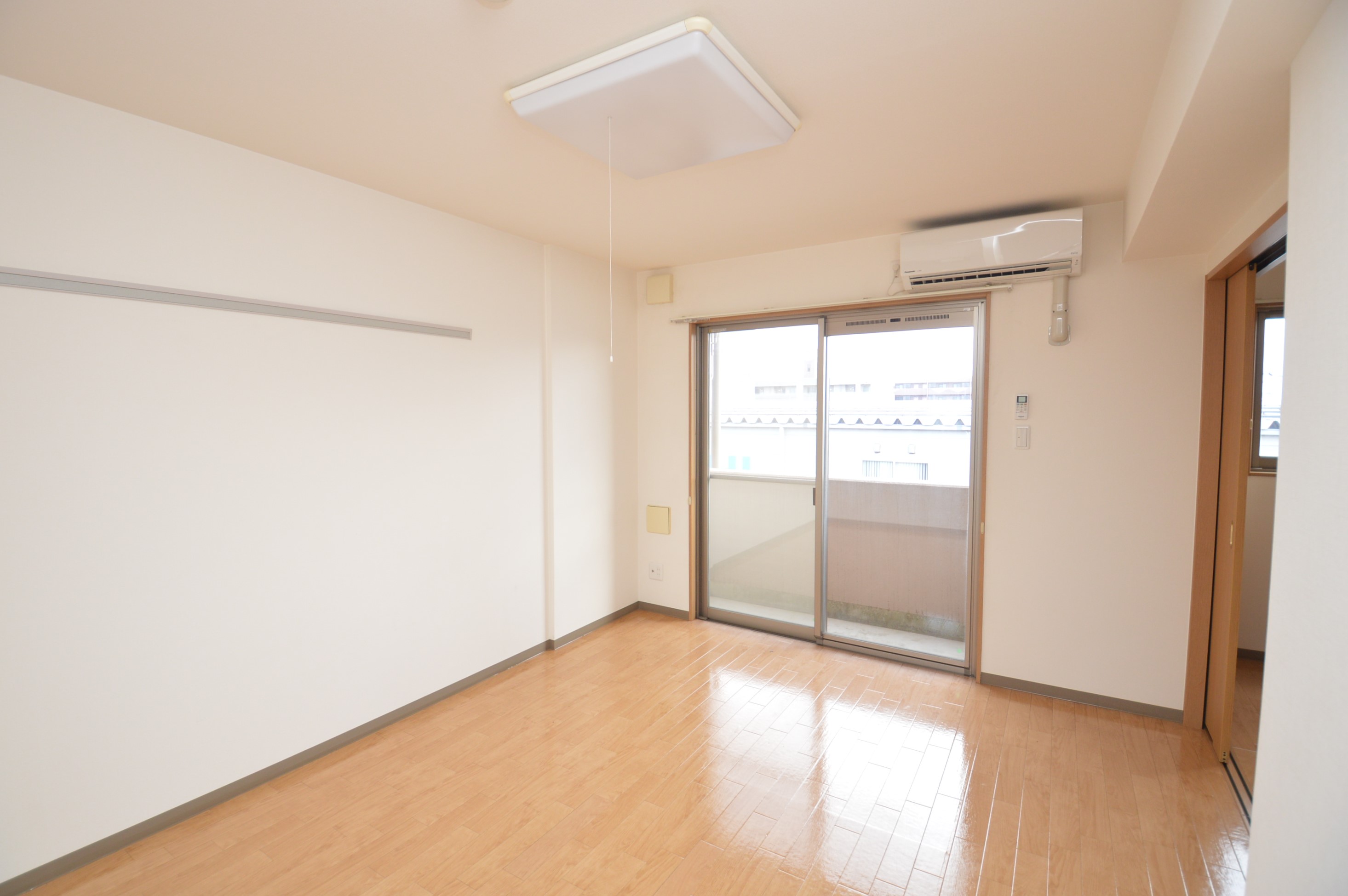 居室・リビング　（参考）他室の写真を使用しています。現況優先となります。