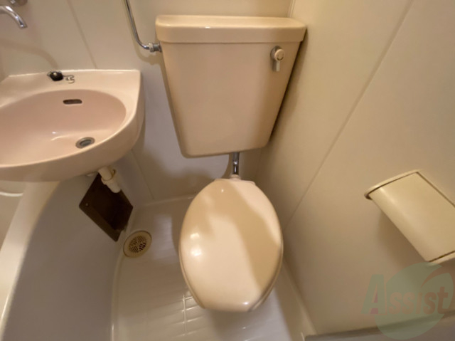 トイレ　こちらはトイレです。清潔感があり、安心して使用できます。