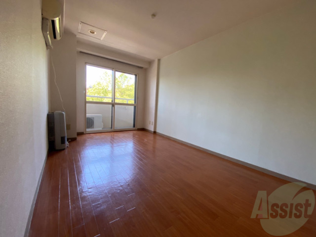 その他部屋・スペース　１０帖の洋室です。広々として、きれいですね。