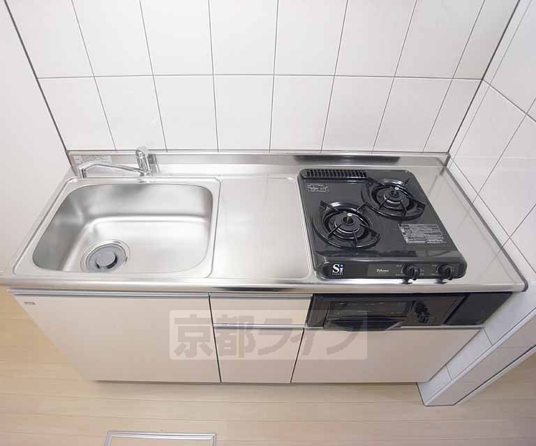 キッチン　調理スペースも確保。