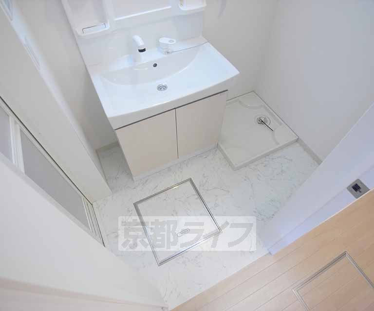 洗面設備　脱衣スペースです。