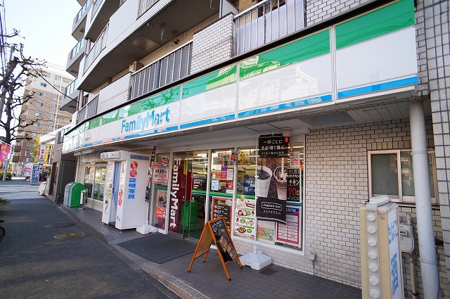 コンビニ　ファミリーマート（コンビニ）まで437m
