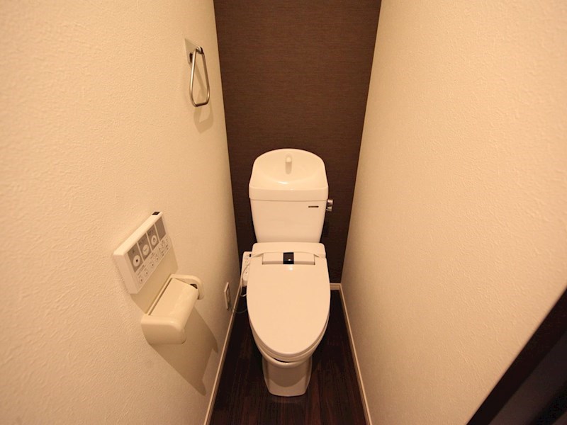 トイレ　温水洗浄暖房便座付トイレ