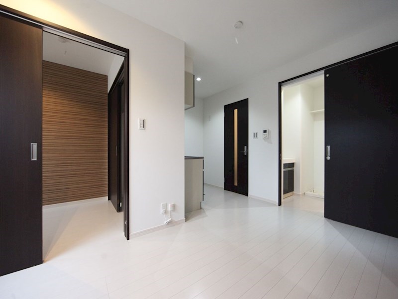 居室・リビング　ＬＤＫ9.1帖　2面採光　エアコン完備　ルーフバルコニー