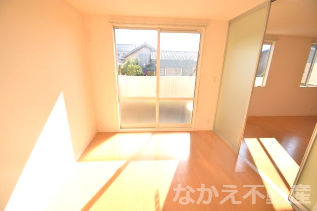 その他部屋・スペース　落ち着いた色調の寝室です