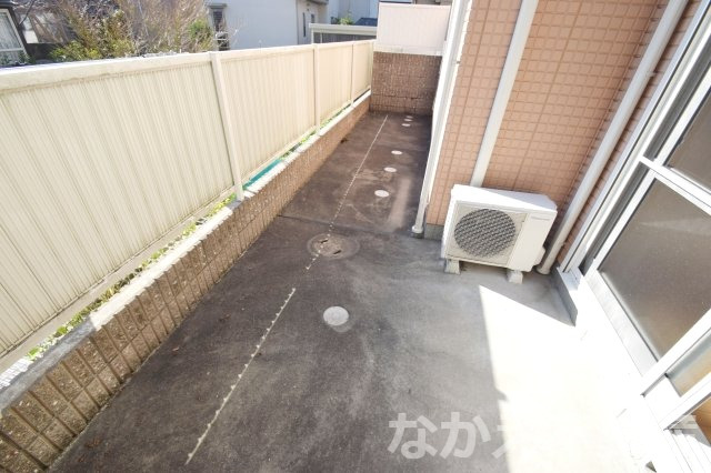 バルコニー　開放的で明るい空間を演出してくれるバルコニーです