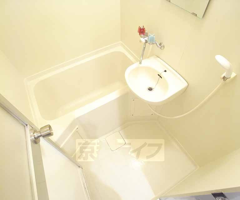 バス・シャワールーム　バスルームです。