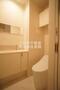 トイレ　白基調で清潔感のあるトイレです♪