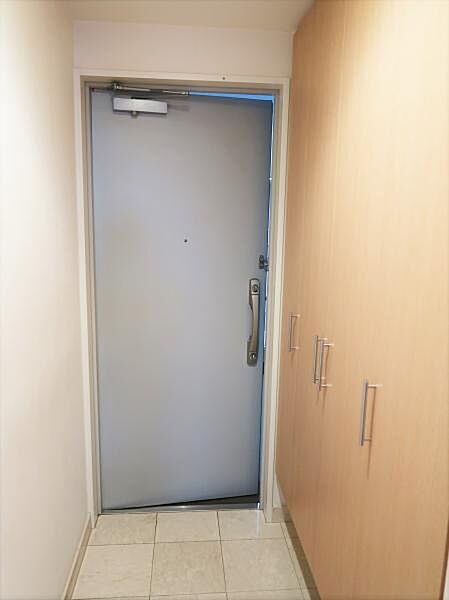 玄関　（別タイプ参考写真）マークスタワー　荒川区荒川7