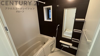 バス・シャワールーム　浴室乾燥・追い焚き機能付き♪