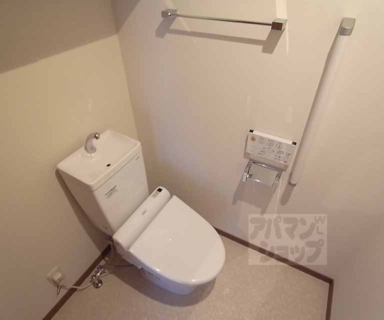 トイレ　温水洗浄便座付きトイレ